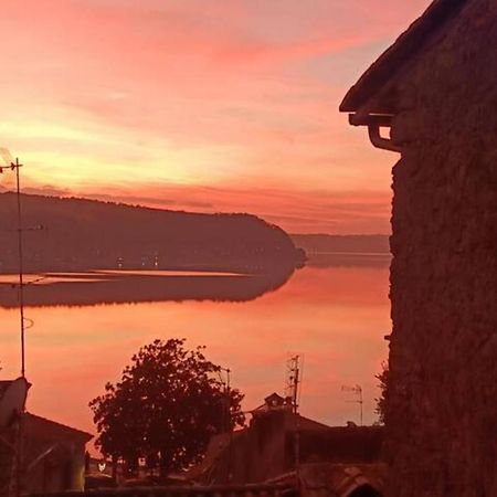 Вилла La Torretta Del Lago Ангвиллара-Сабация Экстерьер фото